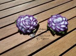 Haarspange-Häkelblume-Brosche mit Blättern weiß/violett